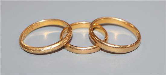 Three 22ct gold wedding bands, gross 8.9 grams.